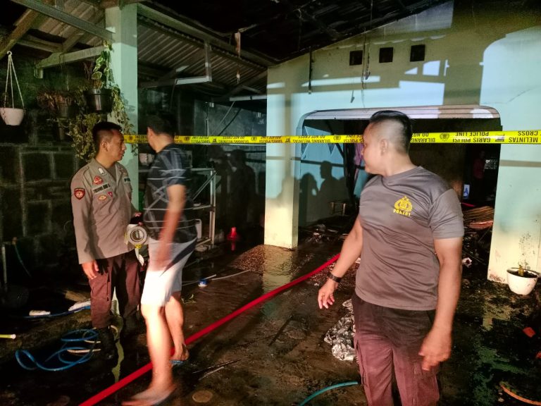 Dua Bangunan Terbakar di Katingan