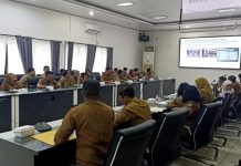 Pj Bupati Barito Utara Muhlis segera Dievaluasi, Awal Januari harus Paparan di Kemendagri Rapat persiapan dihadirini oleh para kepala OPD dan Plt Sekda. Agenda mempersiaplan bahan evlauasi kinerja pj bupati.