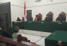 Perkara Ijazah Palsu ; Kades Muara Wakat Cs Dituntut 5 Tahun Penjara Tiga terdakwa perkara ijazah palsu dituntut lima tahun penjara di PN Muara Teweh.