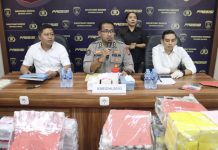 Polda Kalteng Bongkar Peredaran Kosmetik Ilegal, 2 Tersangka Dibekuk Peredaran ribuan produk kosmetik ilegal dibongkar Polda Kalteng.