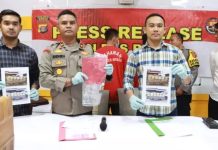 Dua Pemuda Berau Diringkus, karena Selundupkan BBM Bersubsidi Dua pemuda terlibat penyelunduoan BBM di Berau, Kaltim.