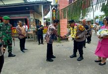 Pj Bupati Barito Utara Sambut Kapolres Baru AKBP Gede Eka Yudharma dengan Upacara Adat
