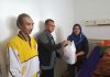 Pj Sekda Besuk dan Beri Bantuan kepada Para Mahasiswa Korban Keracunan Makanan