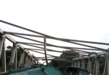 Jembatan Sei Talino Diseruduk Trailer Pinjaman dari Luar, Kapolsek Panggil Pemilik Kendaraan segera Perbaiki dan Evakuasi Jembatan ditabrak trailer.