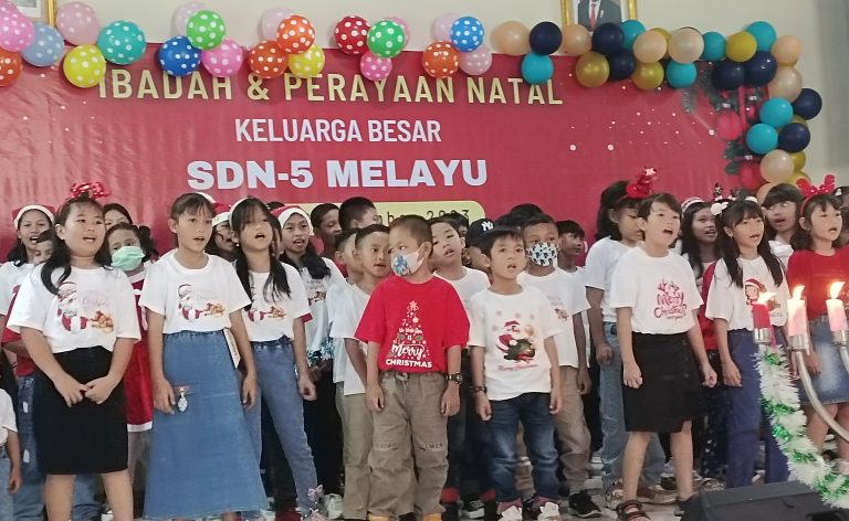 Keluarga Besar SDN 5 Melayu Rayakan Natal