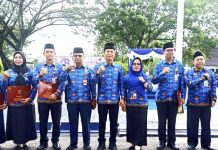 54 ASN Pemkab Barito Utara Terima Satyalancana Karya Satya ASN Barito Utara terima Satyalancana Karya Satya.