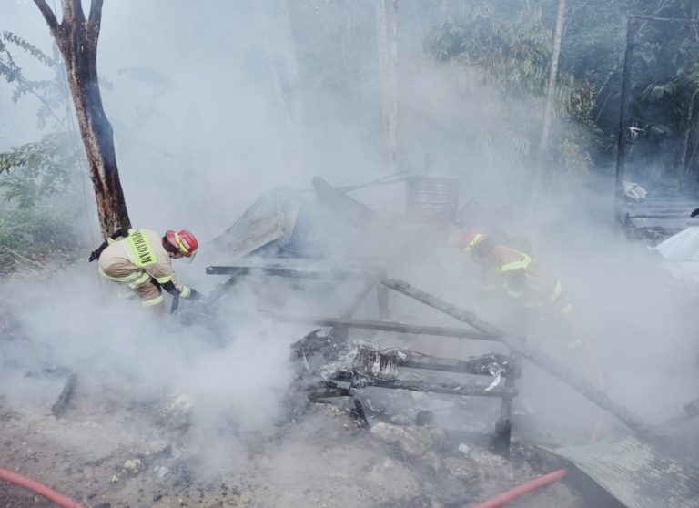 Pas Natal, Sebuah Rumah di Desa Ipu, Barito Utara Terbakar
