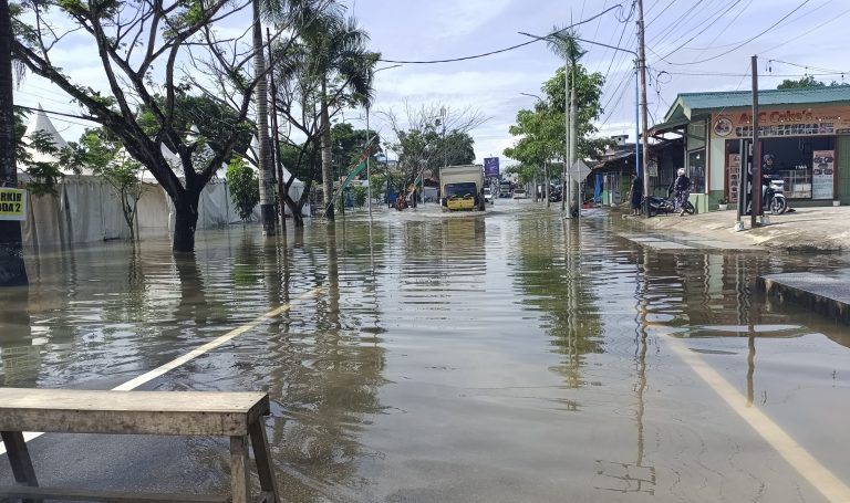 Banjir, Jalan Pramuka Muara Teweh Ditutup Sementara