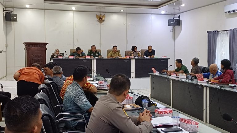 Badai Muncul di PT MUTU, Warga Portal dan  Tuntut Ganti Rugi Lahan, Satgas PKS Barito Utara Mediasi