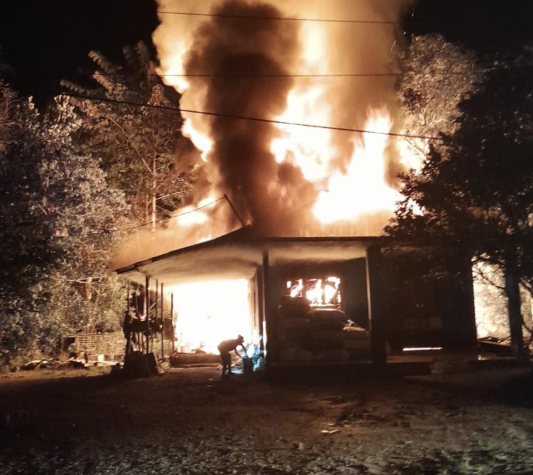 Anak Pemilik Rumah Berhasil Melompat Lewat Jendela, Saat Kebakaran di KM 18 Jalan  Nasional Muara Teweh-Puruk Cahu