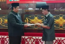 Rudie Roy Serahkan Materi Raperda