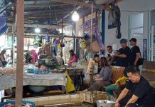 Penjual Daging Mengeluh Pajak Pasar Pendopo Mahal, Calon Bupati Barito Utara Gogo Dikambinghitamkan