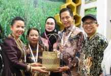 Pemkab Barut Pamerkan Produk Anyaman Rotan di Apkasi Otonomi Expo 2024