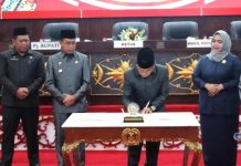 Pemkab dan DPRD Murung Raya Tanda Tangani Persetujuan RAPBD 2025