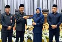 Paripurna DPRD, Pj Bupati Muhlis Sampaikan Raperda Perubahan APBD 2024 kepada Dewan