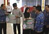 Wujud Nyata Atensi, Pemkab Mura Beri Santunan kepada Anak Yatim Piatu