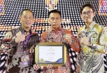 Pemkab Murung Raya Terima UHC Awards 2024