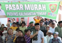 Gubernur Kalteng, Sugianto Sabran Buka Pasar Murah di Laung Tuhup