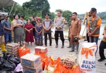 Langsung Tanggap, Pemkab Mura Salurkan Ratusan Makanan Siap Saji untuk Korban Banjir