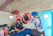 Wujudkan Keselamatan Pelayaran di DAS Kahayan, Ditpolairud Rutin Cek Alat Keselamatan di Atas Kapal