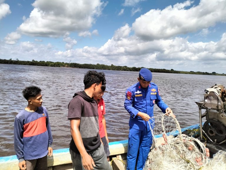 Personel Ditpolairud Imbau Nelayan Jaga  Kelestarian dan Ekosistem Ikan