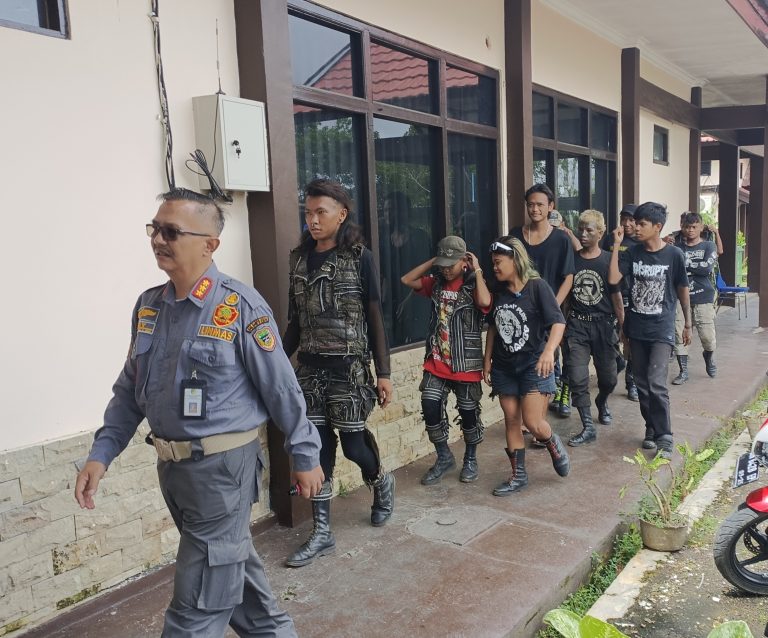 Satpol PP Barito Utara Pulangkan Geng Punk ke Daerah Asal, Tiga Orang Ber-KTP Jawa Timur