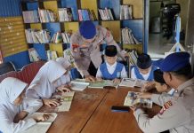 Percepat Melek Huruf, Marnit Palangkaraya Ajari Literasi Siswa MI