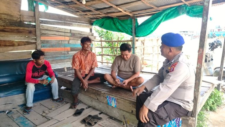 Ditpolairud Ajak Pekerja Bongkar Muat di Pelabuhan Kumai Jaga Kamtibmas