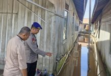 Ciptakan Lingkungan Bebas Sampah, Personel Ditpolairud Ingatkan Warga Jangan Buang Sampah ke Sungai