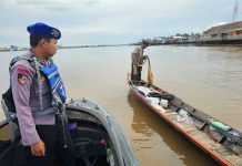 Ciptakan Lingkungan Bebas Sampah, Personel Ditpolairud Polda Kalteng Lakukan Ini