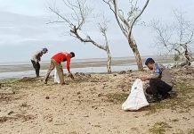 Peduli Lingkungan, Ditpolairud Ajak Pemuda Desa Kampung Keramat Bersihkan Sampah