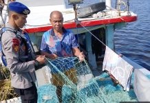 Ditpolairud Polda Kalteng Patroli KRYD Periksa Perahu Nelayan di DAS Jelai