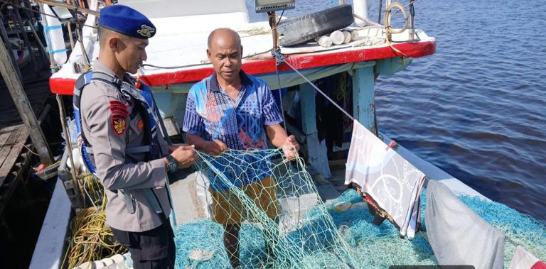 Ditpolairud Polda Kalteng Patroli KRYD Periksa Perahu Nelayan di  DAS  Jelai