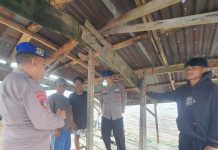Personel Ditpolairud Sampaikan Pesan Kamtibmas kepada Masyarakat Pesisir Pegatan Hilir