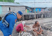Personel Ditpolairud Sambangi Warga Pesisir DAS Katingan, Demi Mencegah Gangguan Kamtibmas