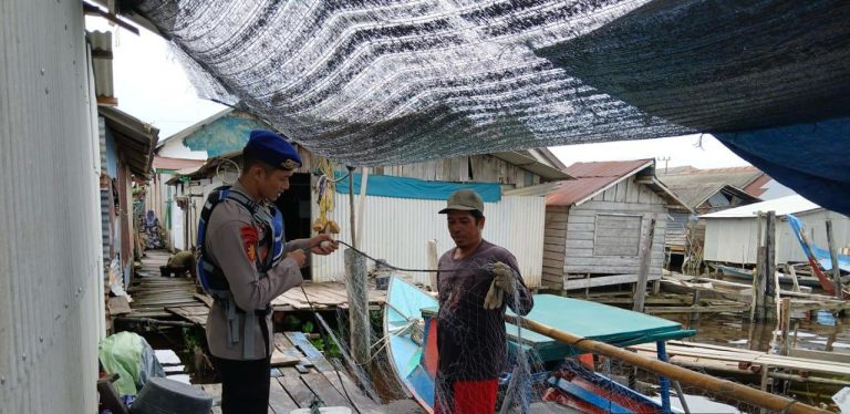 Patroli Ditpolairud Polda Kalteng Cegah Destructive Fishing di DAS Jelai