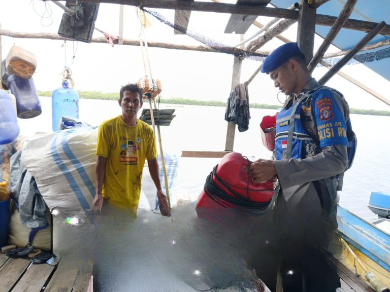 Patroli dan Pengawasan Ditpolairud Cegah Destructive Fishing di DAS Kuala Jelai