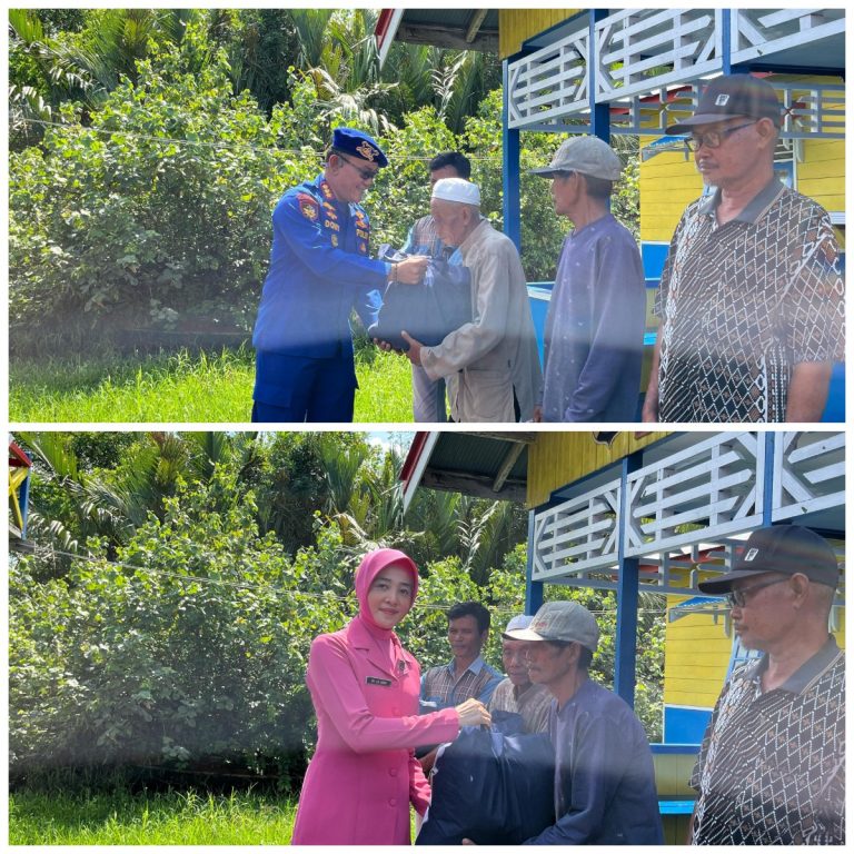 Dirpolairud dan Ketua Ranting Bhayangkari Ditpolairud Bagi Bansos kepada Warga Pendulangan