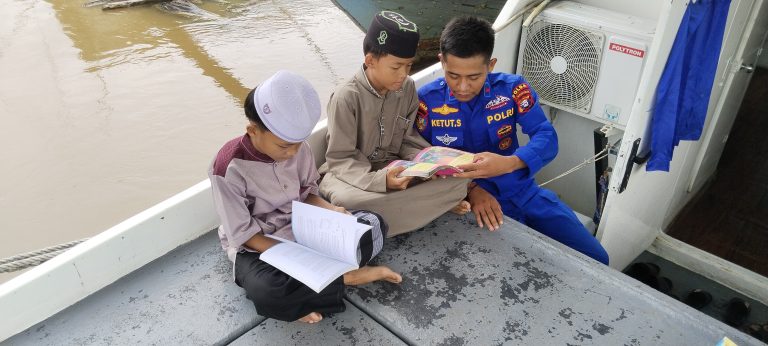 Ditpolairud Dukung Dunia Pendidikan Melalui Kapal Melek Huruf