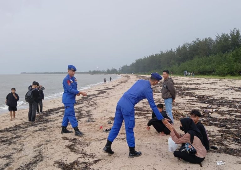 Personil Ditpolairud Hadir, Pengunjung Pantai Tanjung Nipah Tenang, Nyaman, dan Aman