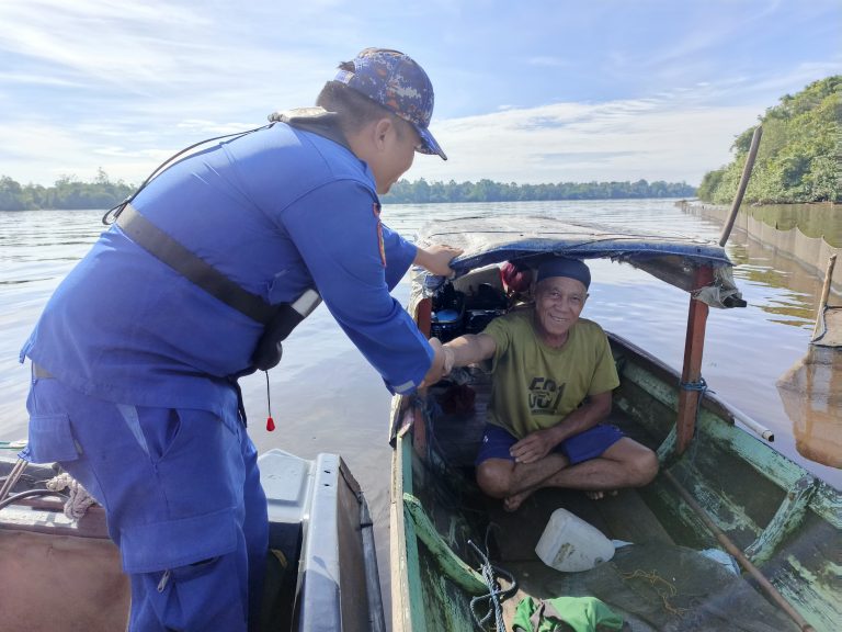 Ditpolairud Polda Kalteng Sambangi Nelayan DAS  Mentaya