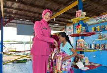 Ketua Bhayangkari Ranting Ditpolairud Serahkan Bansos dan Alat-alat Sekolah kepada Warga Arut Selatan