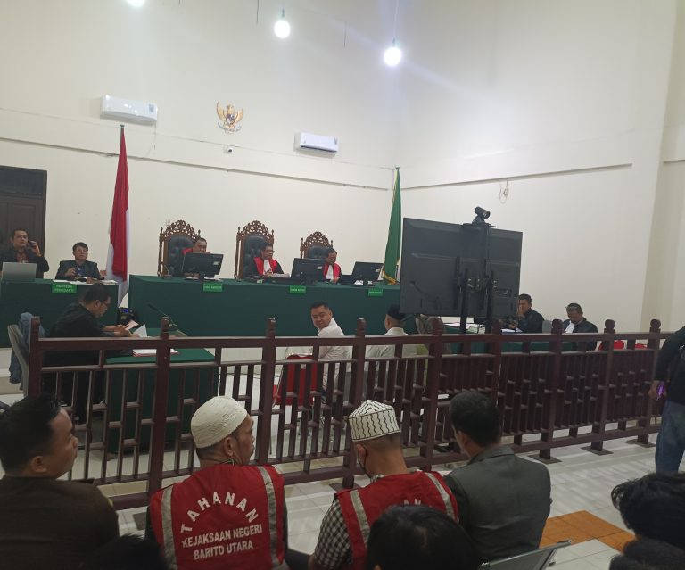 HARI PERTAMA  Sidang Perkara Money Politik di Barito Utara ; JPU Beberkan  Cara dan Peran Tiga Terdakwa Membagikan Uang
