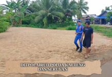 Personel Ditpolairud Berinteraksi sambil Dengarkan Aspirasi dan Keluhan Warga