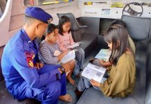 Pelajar Sukamara Kunjungi Perpustakaan Terapung Ditpolairud