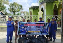 Ditpolairud Polda Kalteng Bersihkan Sampah Laut dan Sungai Di Desa Binaan