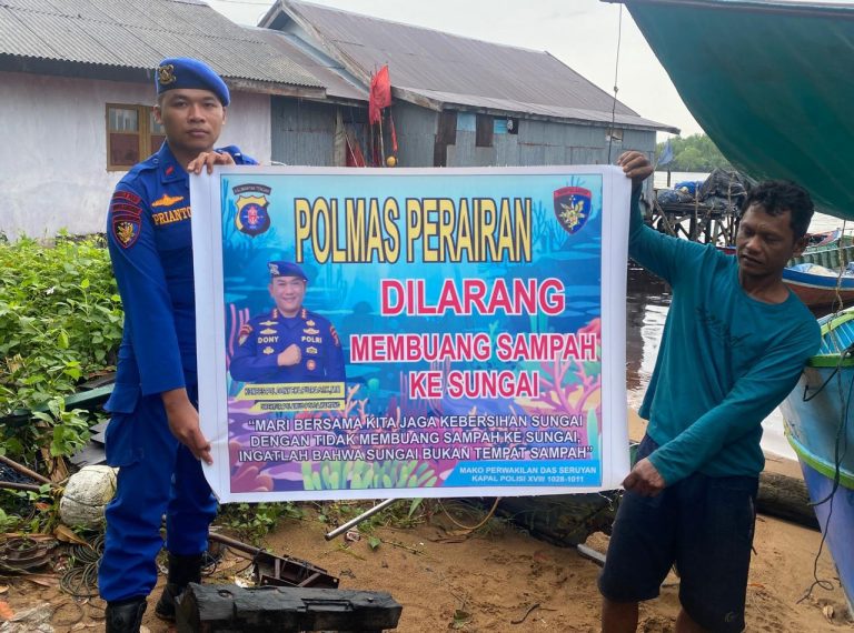 Personel Ditpolairud Dorong Kesadaran Masyarakat Seruyan Jaga Kebersihan Sungai dari Sampah