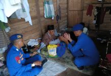 Ditpolairud Polda Kalteng Bagikan Bansos di Katingan