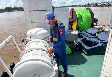 Patroli Rutin, Kapal Ditpolairud Polda Kalteng Patroli Sekaligus Periksa Dokumen dan Cek Alat Keselamatan Kapal