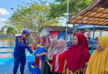 Dirpolairud Polda Kalteng Bagikan Bansos kepada Masyarakat Kapuas Murung